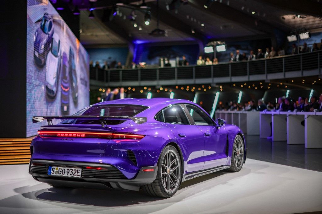 Porsche presents annual figures for 2023