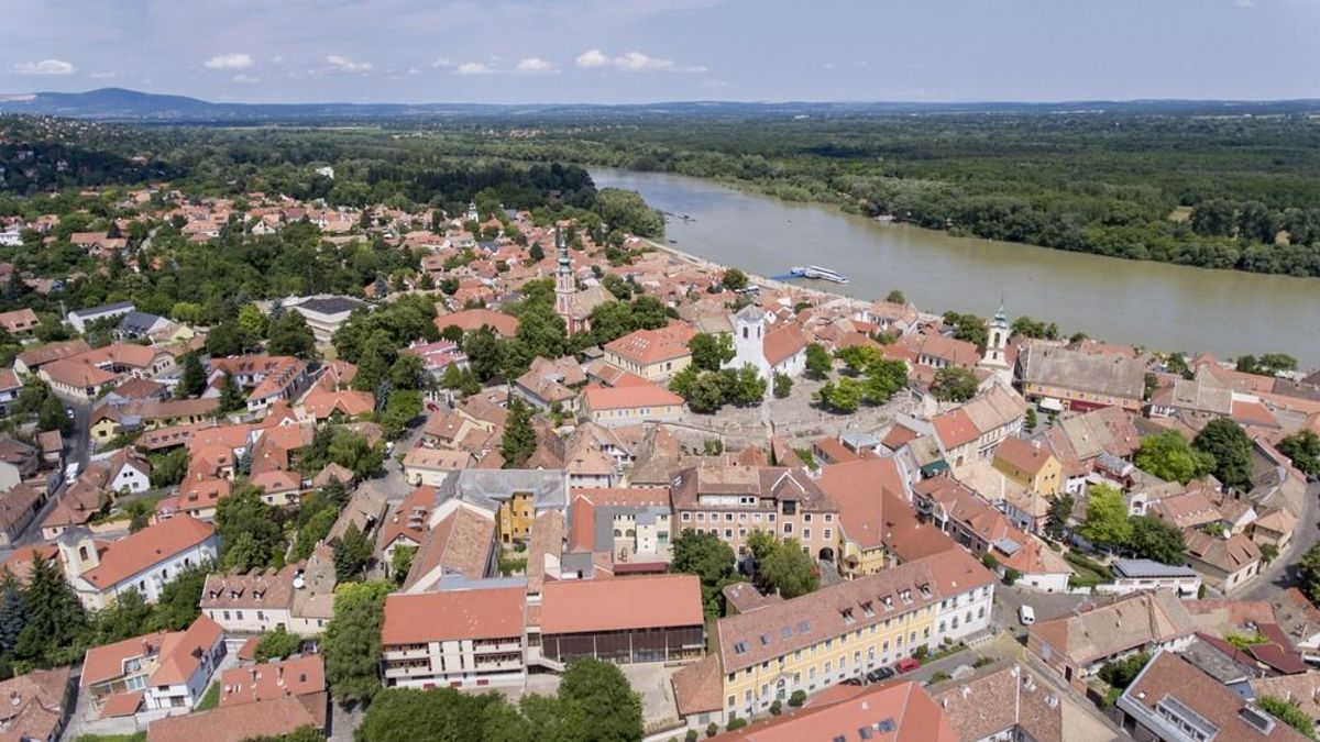 A Balatonnál a kicsi, míg a Tisza-tónál a nagyméretű nyaralókat keresik idén
