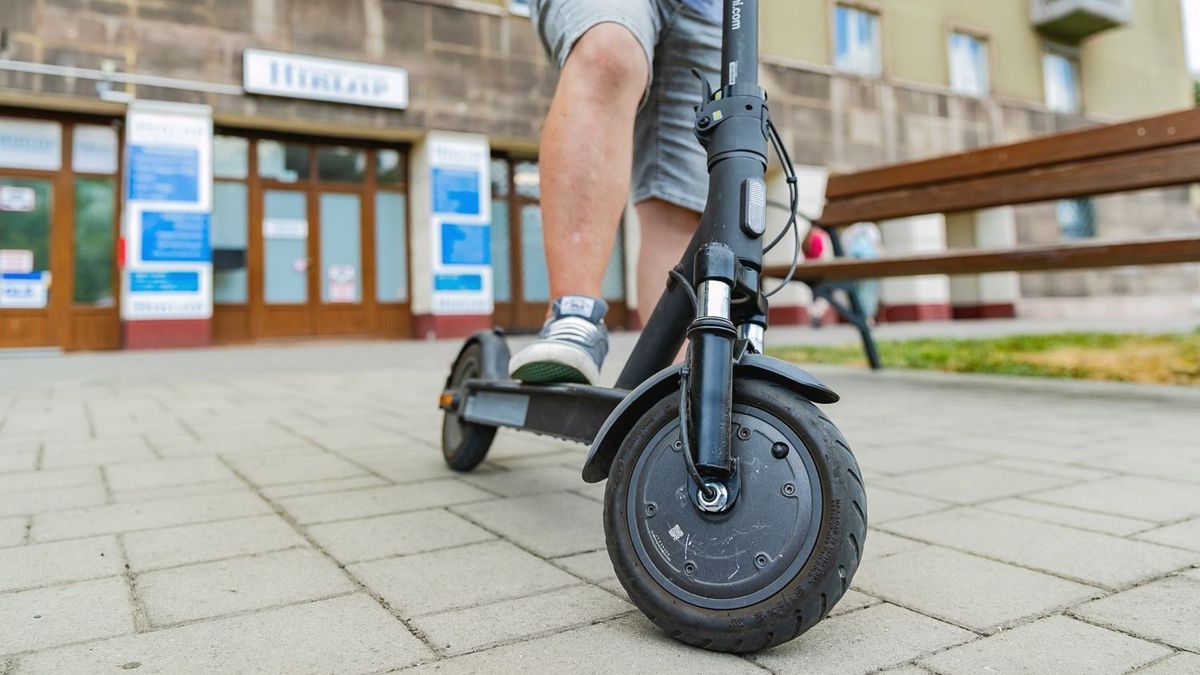 MNB Fogyasztói percek – Júliustól sok elektromos rollerre is biztosítást kell kötni