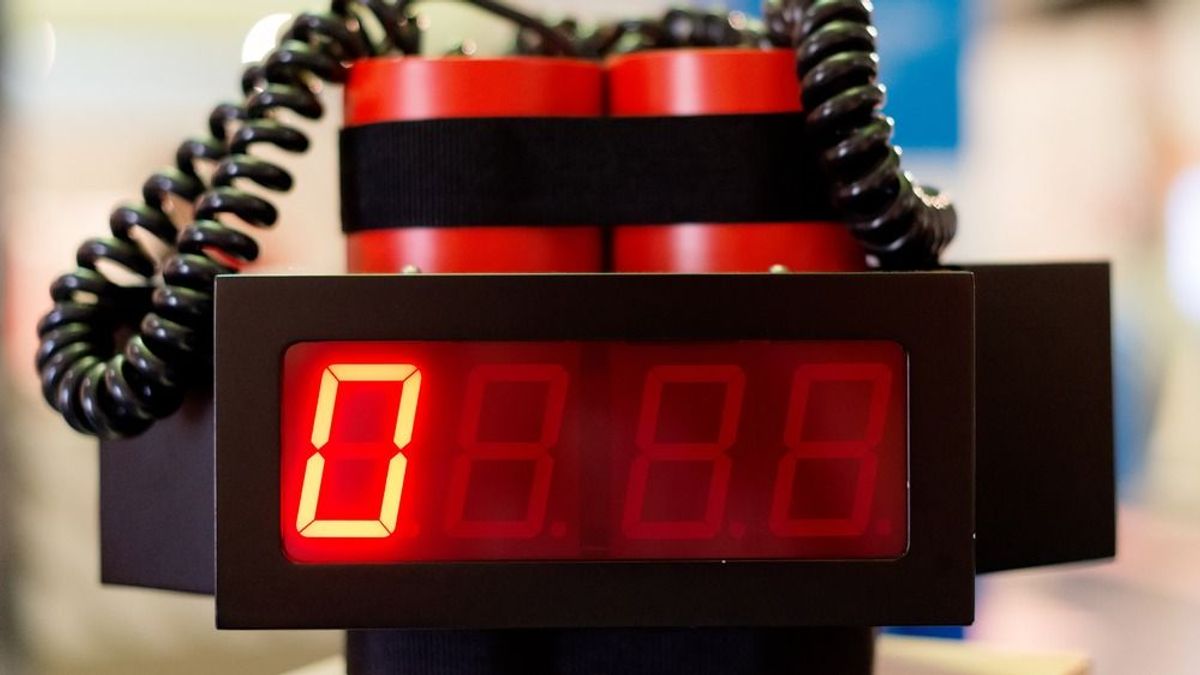 Bombariadó van a szomszéd ország összes bíróságán