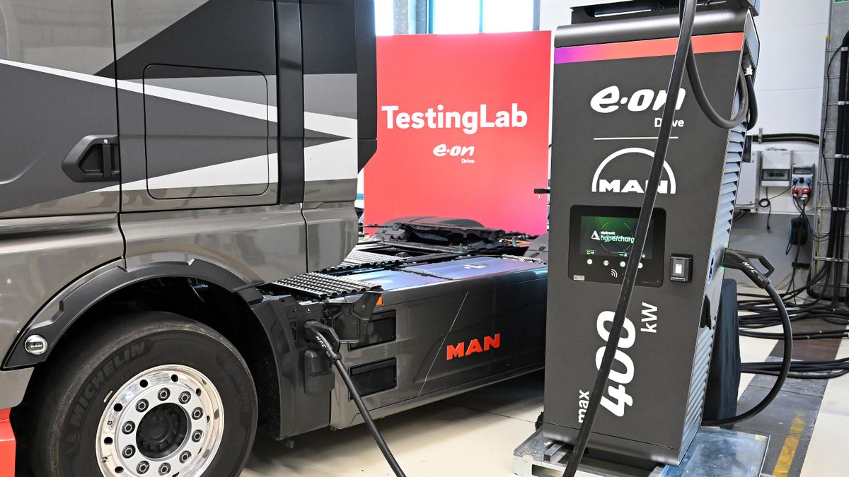 Hatalmas segítséget kapnak az elektromos teherautók – fejlesztik az európai töltőhálózatot