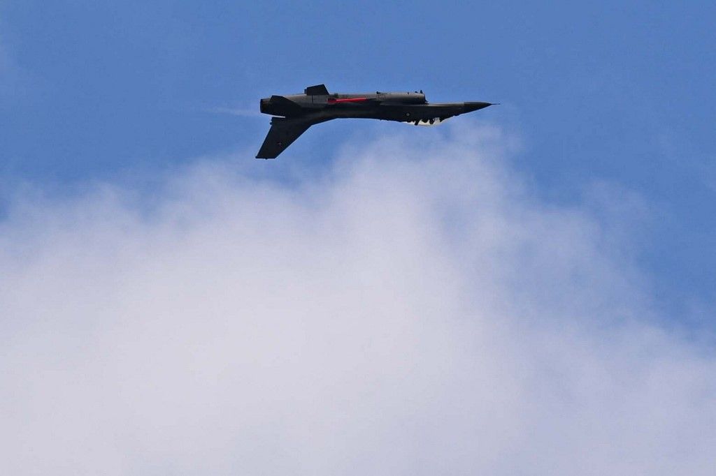 ukrán FARNBOROUGH, UNITED KINGDOM - JULY 23: A Royal Danish Air Force F-16-os aircraft performs a demonstration flight during the Farnborough International Airshow at Farnborough International Exhibition & Conference Centre in Farnborough, United Kingdom on July 23, 2024. The 5-day event, located southwest of London at an airport typically used for private jets, is expected to attract some 75,000 visitors and 1,200 exhibitors. Rasid Necati Aslim / Anadolu (Photo by Rasid Necati Aslim / ANADOLU / Anadolu via AFP)