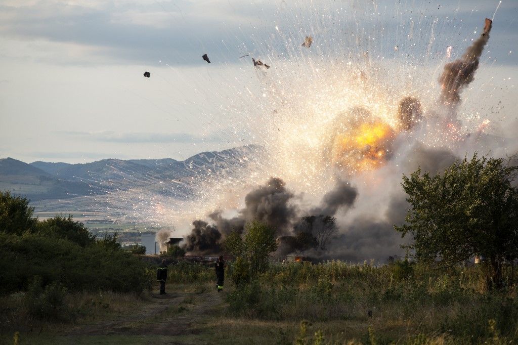 Explosion And Fire In Firework Warehouses In Bulgaria.
robbanás, tűzijáték, gyár