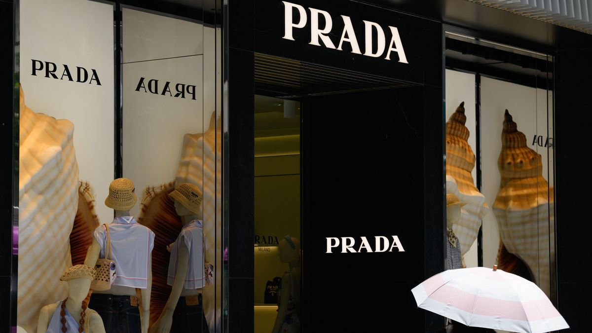 A Prada luxustermékeire Japánban zúdultak rá a kínai gazdagok