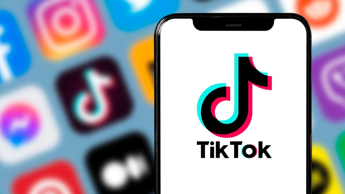 A TikTok és az influenszerek markában vergődik a Z generáció