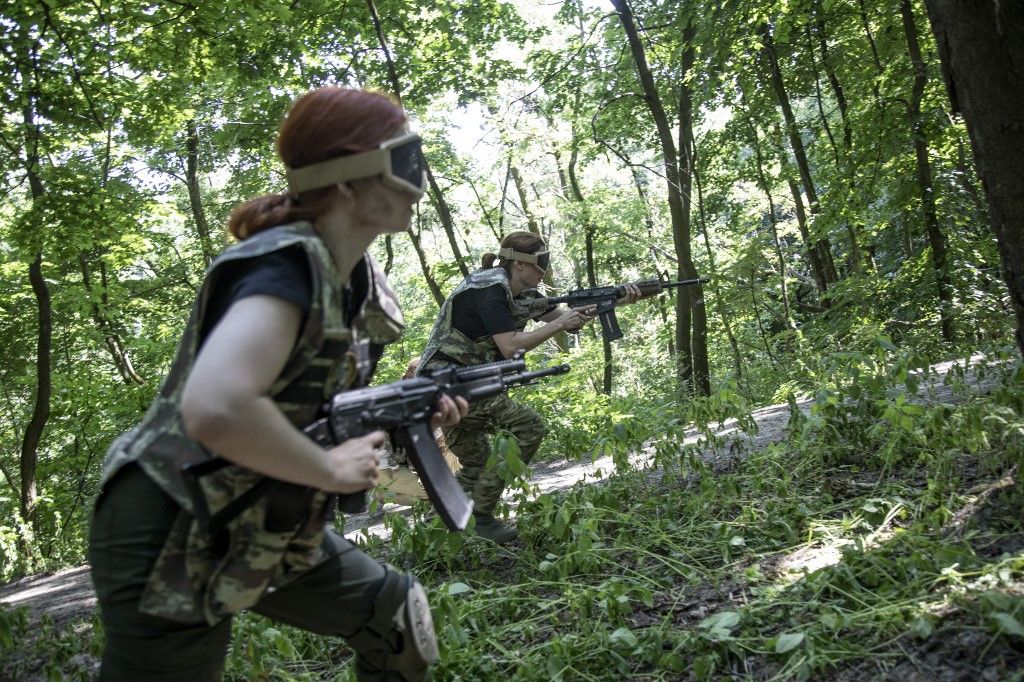 Female civilians receive basic combat training in Ukraine