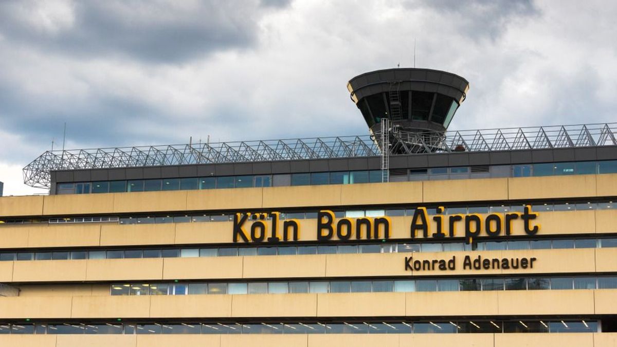 Klímaaktivisták akcióztak a kölni repülőtéren