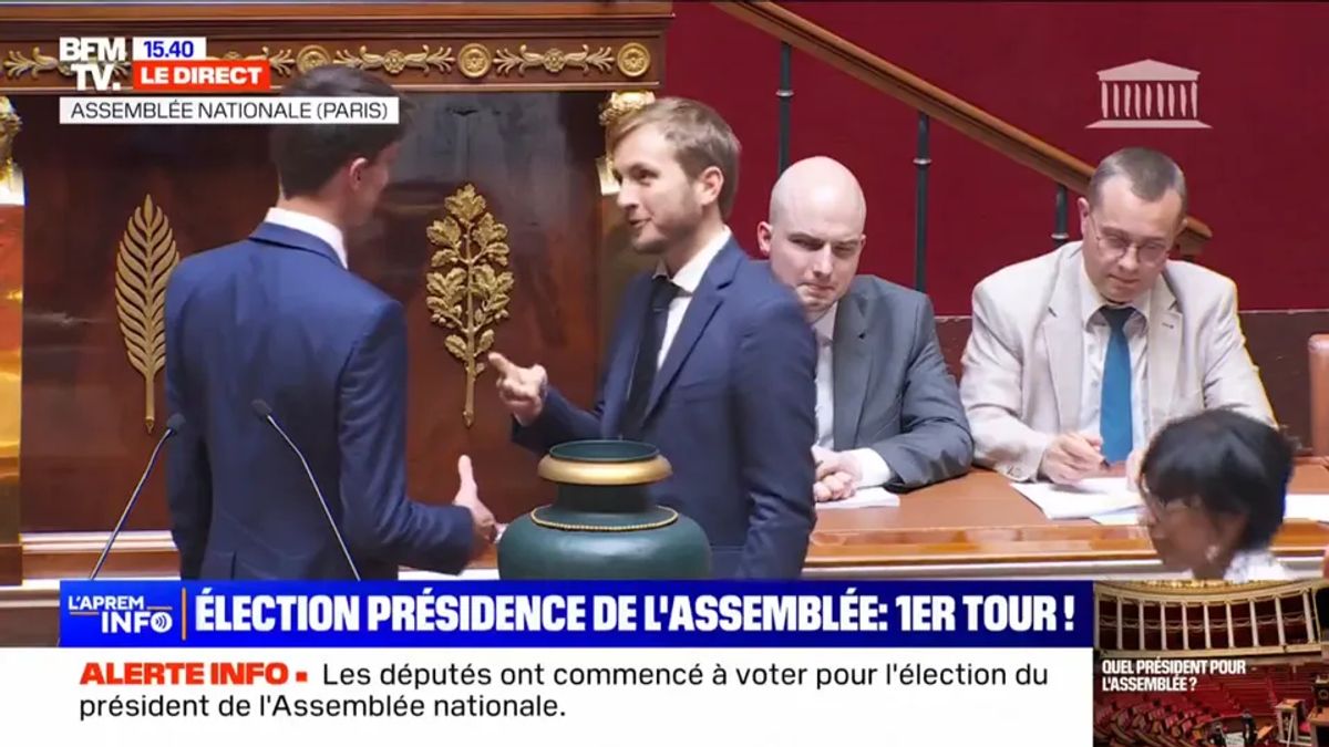 Elképesztő jelenetek a francia parlamentben: nem fogtak kezet egy politikussal, csak azért mert jobboldali – videó