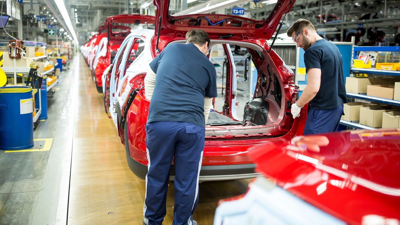 Two colleagues working in modern car factory német autóipar