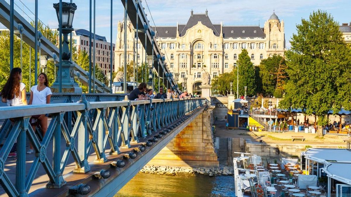 Turizmus: a hosszabb tanév miatt később indultak nyaralni a magyarok