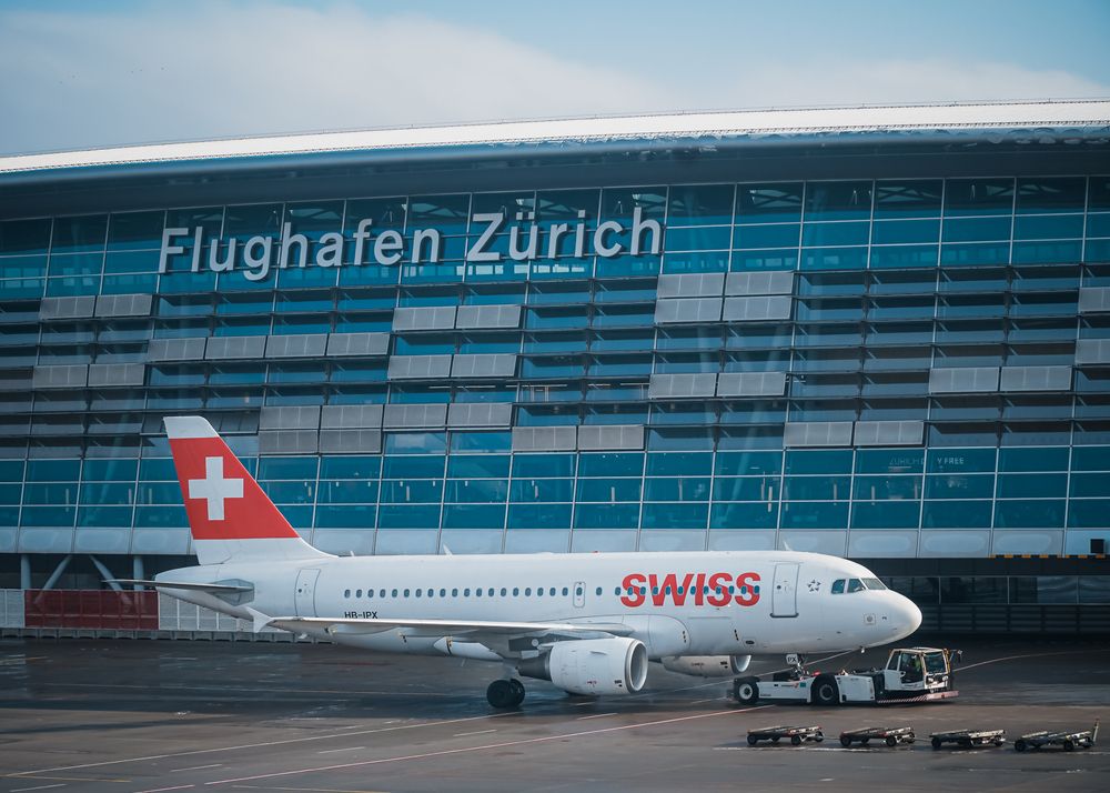 Zurich,,Switzerland-december,2019:,An,Airbus,A319,Of,Swiss,Air,Is