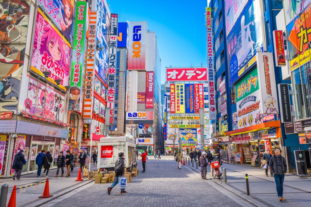 jen Tokyo,,Japan,-,January,11,,2017:,Crowds,Pass,Below,Colorful