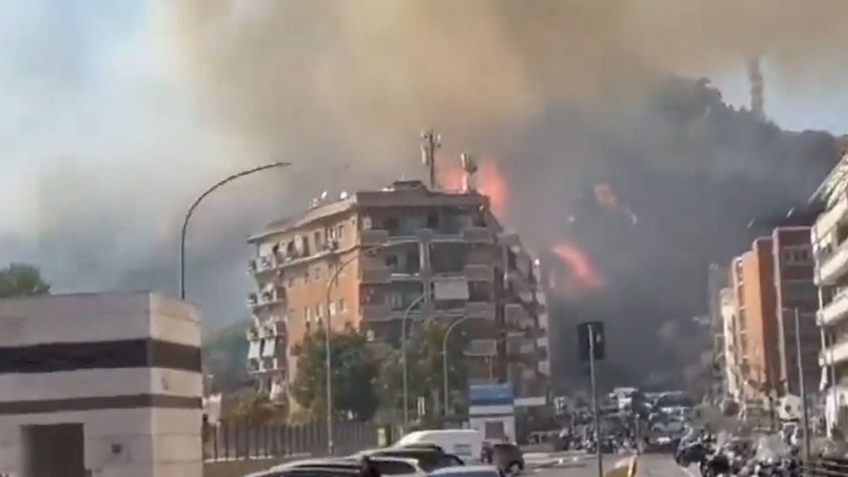 Hatalmas tűz van Róma belvárosában, felfüggesztették a Rai adását