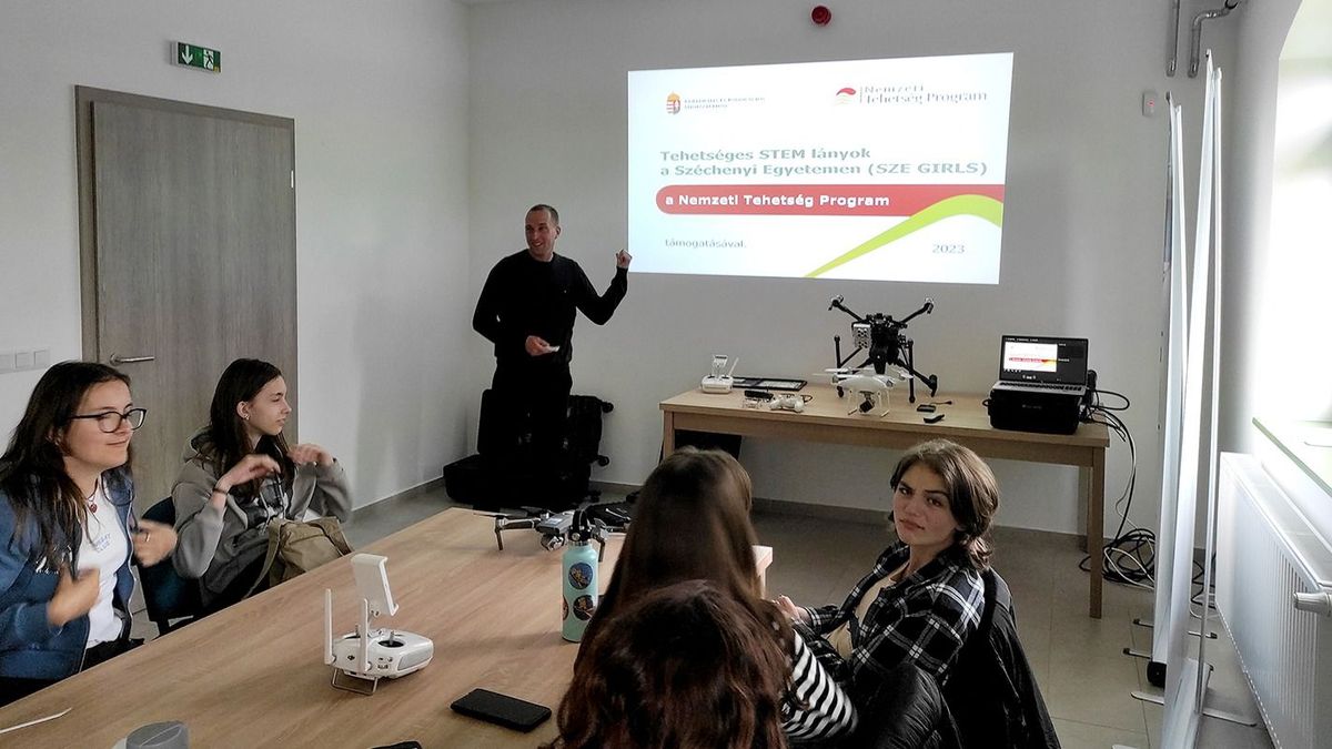 STEM-lányokért indított programot a Széchenyi Egyetem (x)