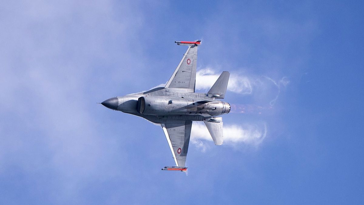 Megérkeztek az F–16-osok Szlovákiába