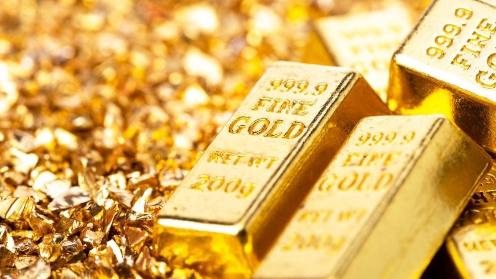 Gold,Bars,On,Nugget,Grains,Background,,Close-up