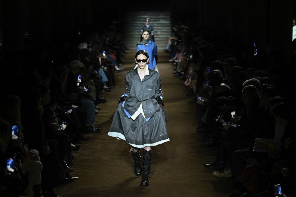 Models present creations by Miu Miu for the Women Ready-to-wear Fall-Winter 2024/2025 collection as part of the Paris Fashion Week, in Paris on March 5, 2024. (Photo by JULIEN DE ROSA / AFP)