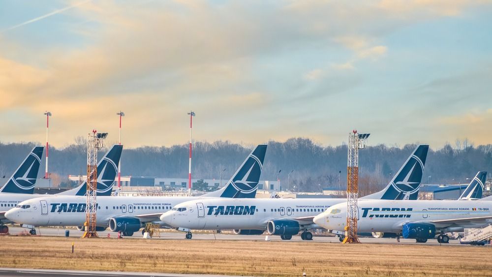 Otopeni,,Romania,-,01.23.2021:,Align,Tarom,Airplanes,On,Henri,Coanda légi utasforgalom repülő