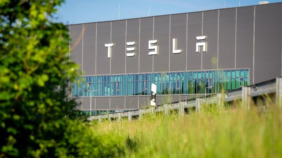 Tömegesen szállnak ki a Teslából – már 83 milliárd dolláros a kár Elon Musk cégénél