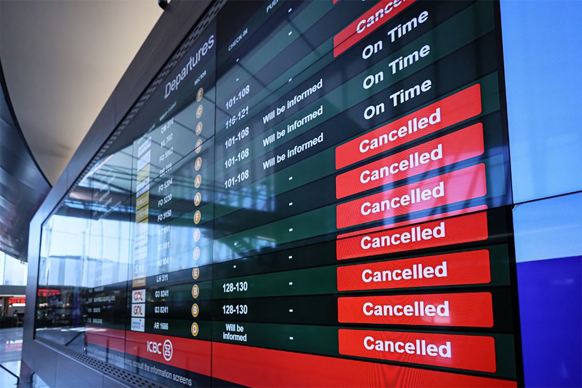 Repülő tér kijelző
törölt járatok
Több ország szakszervezete is sztrájkot lengetett be.