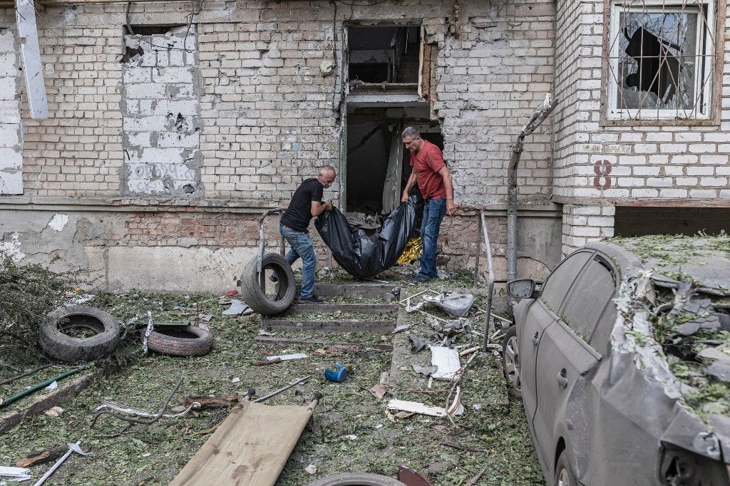 3 dead, including child, dozens injured after Russian missile hit residential area of   Mykolaiv