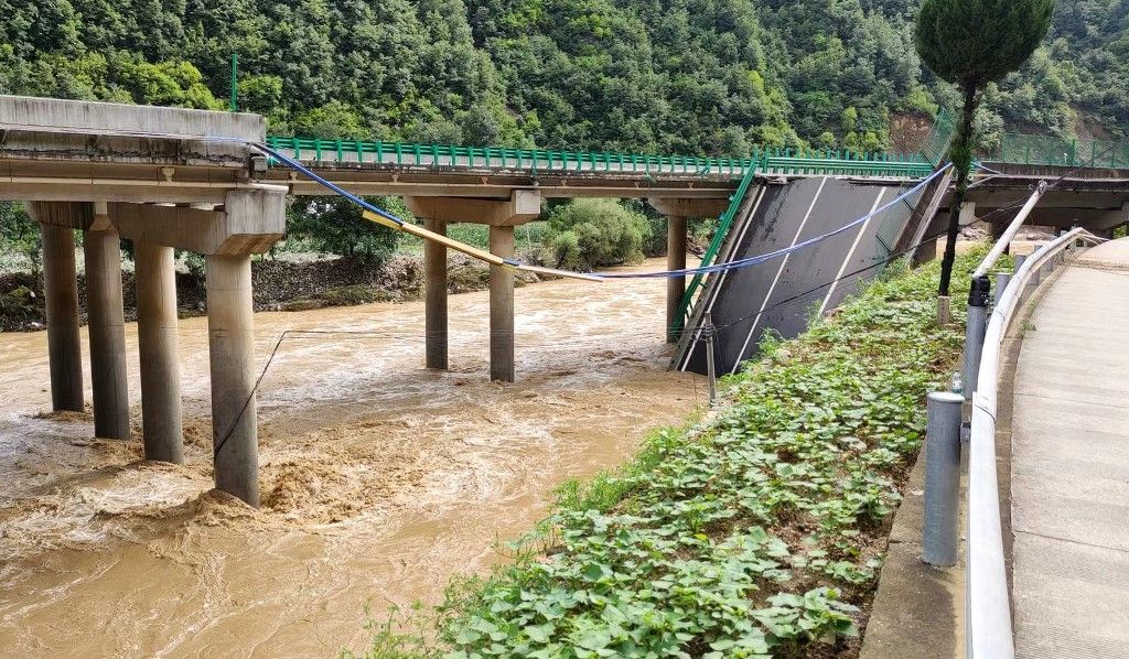 (SpotNews)CHINA-SHAANXI-ZHASHUI COUNTY-BRIDGE COLLAPSE (CN)