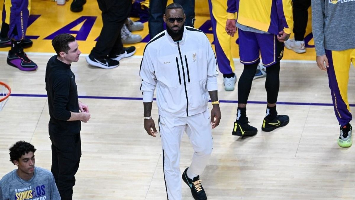 Lebron James hosszabbított a Lakersszel, jövőre a fiával együtt léphet pályára