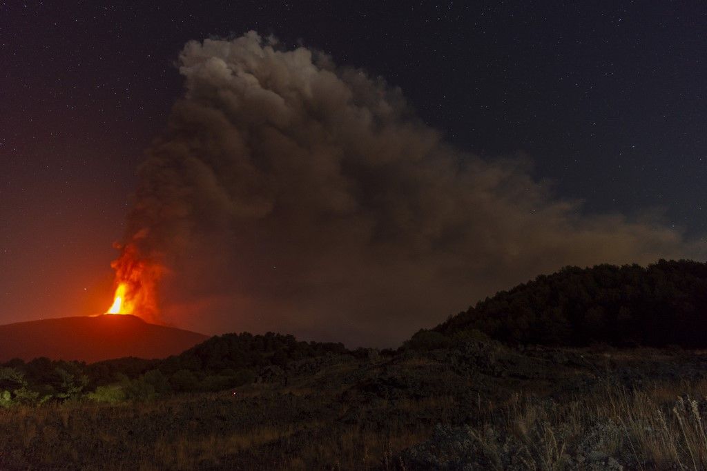 Volcanic activity continues at Italy's Mount Etna
vulkán
