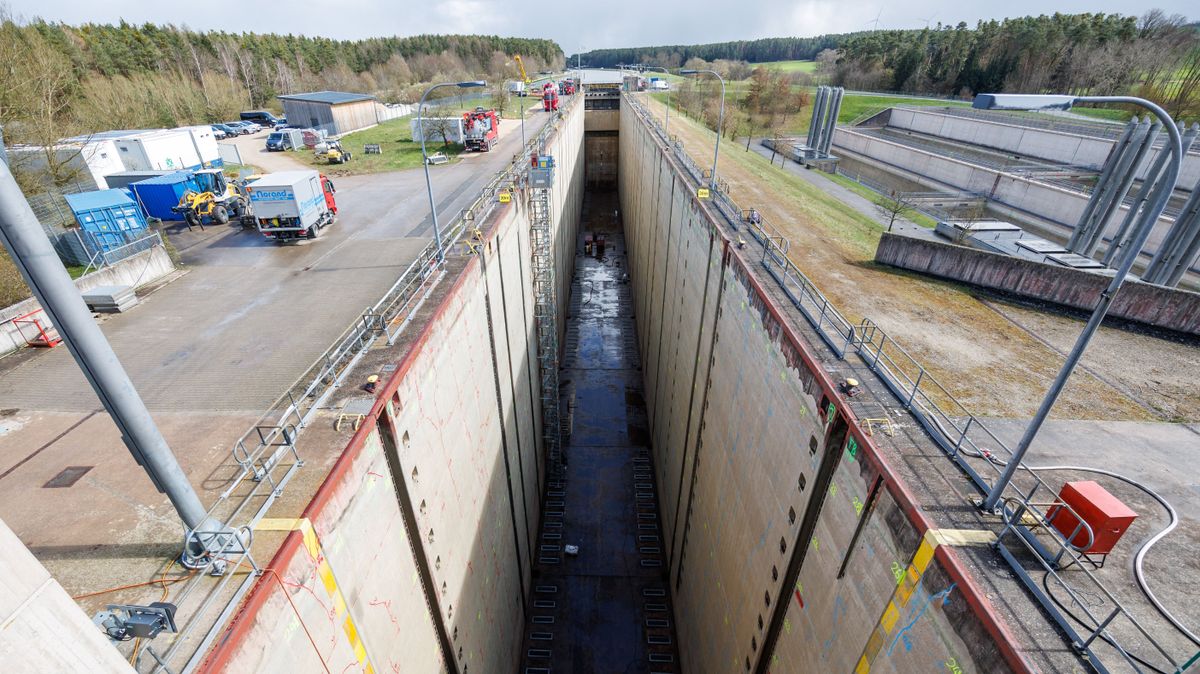 Inspection at one of the highest locks Bukarest-Duna-csatorna