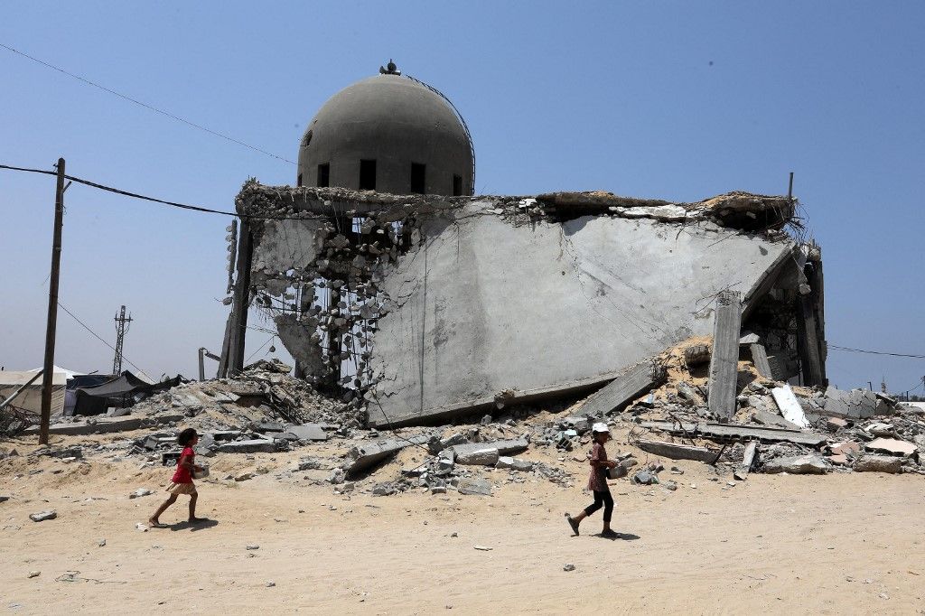 Friday prayers in Gaza as Israeli attacks continue
Gáza
mecset
bombáz
Izrael
palesztin