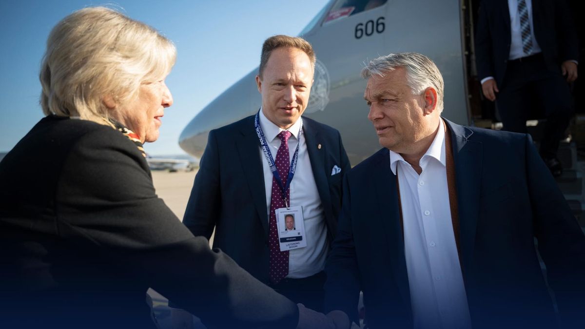 Orbán Viktor Angliából jelentkezett be