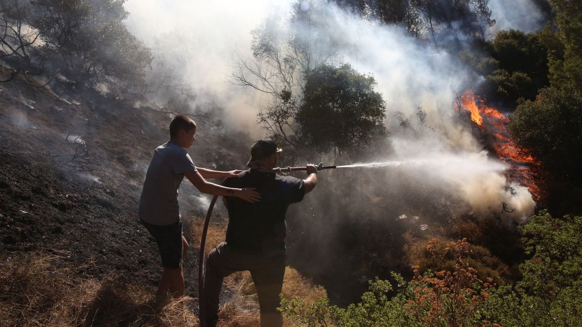 Enyhülés után visszatér a forróság Európába - Görögországban most is tombolnak a tűzek