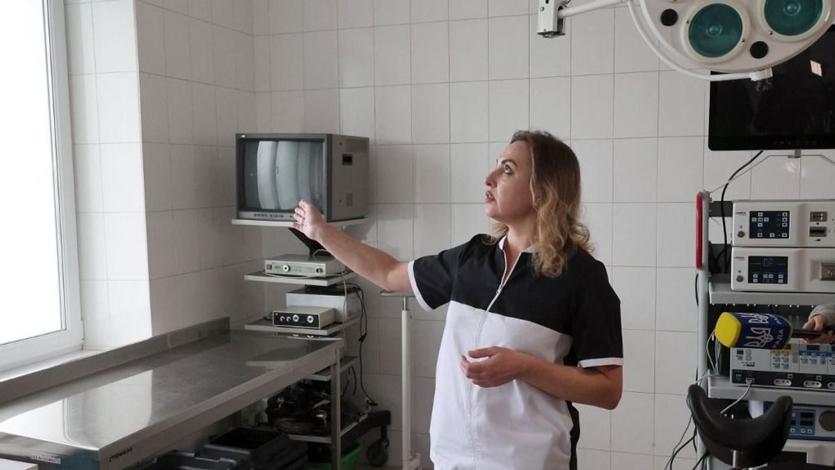 Az orosz-ukrán háború 879. napja – elhagyhatják Ukrajnát az egészségügyben dolgozó nők