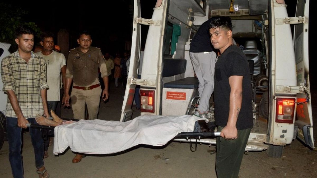 Több mint százan meghaltak, miután pánik tört ki egy indiai vallási szertartáson