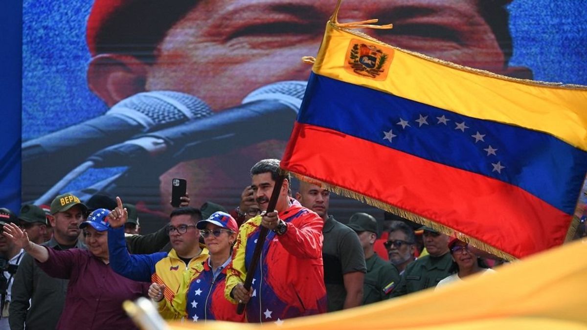 Tombol a nép Venezuelában Maduro győzelme után, a kormány korlátozza a légi közlekedést