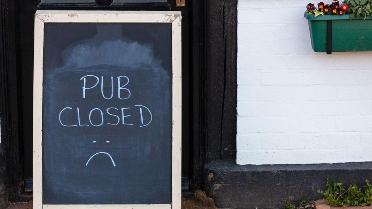 Siratják a britek a pubjaikat – már az is baj, ha a fiatalok nem isznak