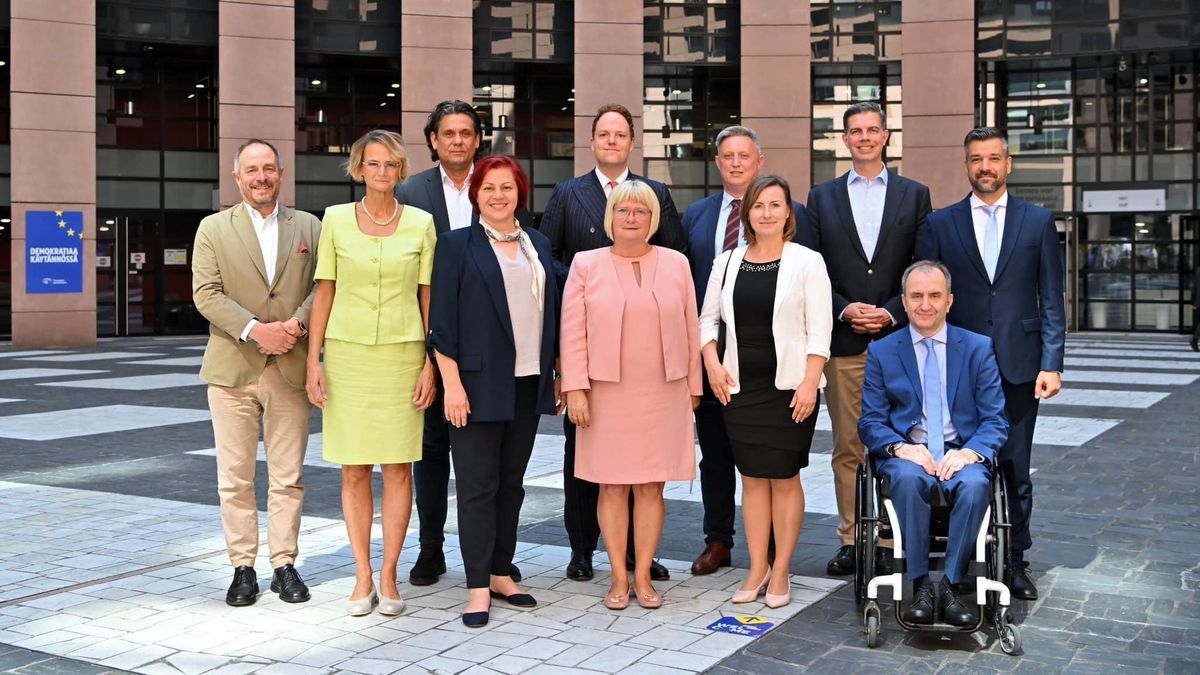 Kérdéses ki kerülhet a megbukott Győrffy Balázs európai parlamenti képviselői helyére és az agrárkamarában is keresik utódját