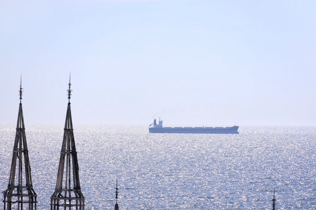 A foreign vessel is sailing the sea near Odesa, Ukraine, on April 30, 2024. NO USE RUSSIA. NO USE BELARUS. (Photo by Ukrinform/NurPhoto) (Photo by Nina Liashonok / NurPhoto / NurPhoto via AFP) Fekete-tenger
