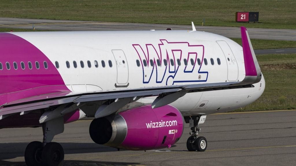 WizzAir Airbus A321 Departing From Eindhoven Airport