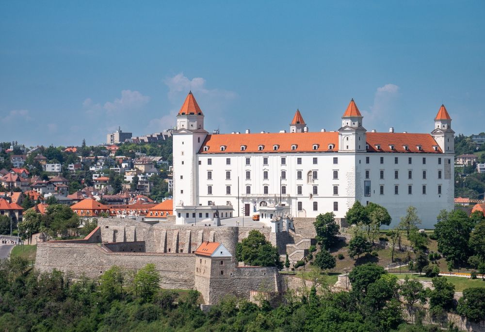 Bratislava,,Slovakia.,Bratislava,Castle,Is,Built,On,A,Hill,Above Szlovákia Pozsony