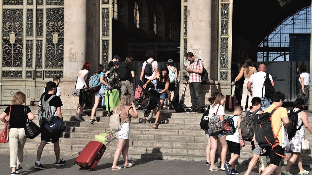 Fokozatosan áll helyre a vasúti közlekedés a Keletiben