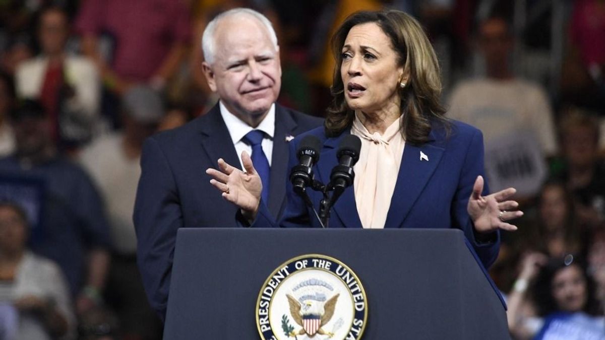 Kicsoda Tim Walz, Kamala Harris alelnökjelöltje és hogyan segíthet neki?
