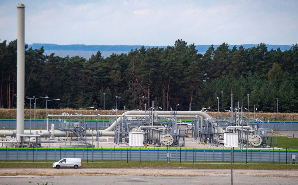 26 September 2022, Mecklenburg-Western Pomerania, Lubmin: Pipe systems and shut-off devices at the gas receiving station of the Nord Stream 2 Baltic Sea pipeline. During the night of Sept. 26, 2022, there was a pressure drop in the Nord Stream 2 gas pipeline, according to the operator. Photo: Stefan Sauer/dpa (Photo by STEFAN SAUER / DPA / dpa Picture-Alliance via AFP)
Északi Áramlat