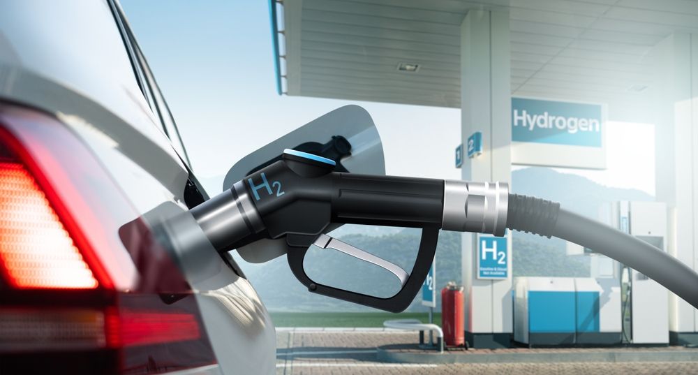 Close,Up,Of,Fuel,Cell,Car,With,Connected,Hydrogen,Fueling, hidrogénautó