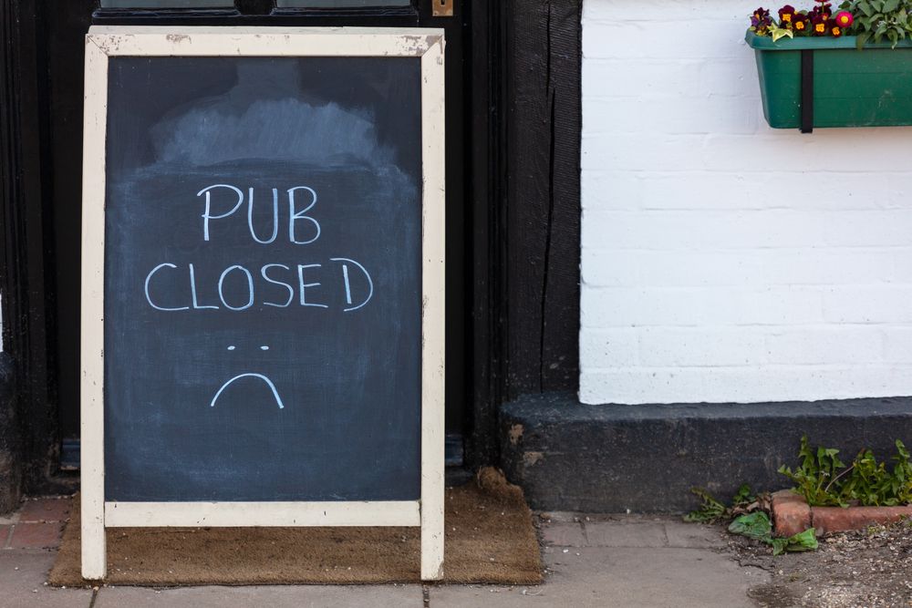 Pub,Closed,Blackboard,Or,Chalkboard,Sign,Due,To,Coronavirus,Covid-19