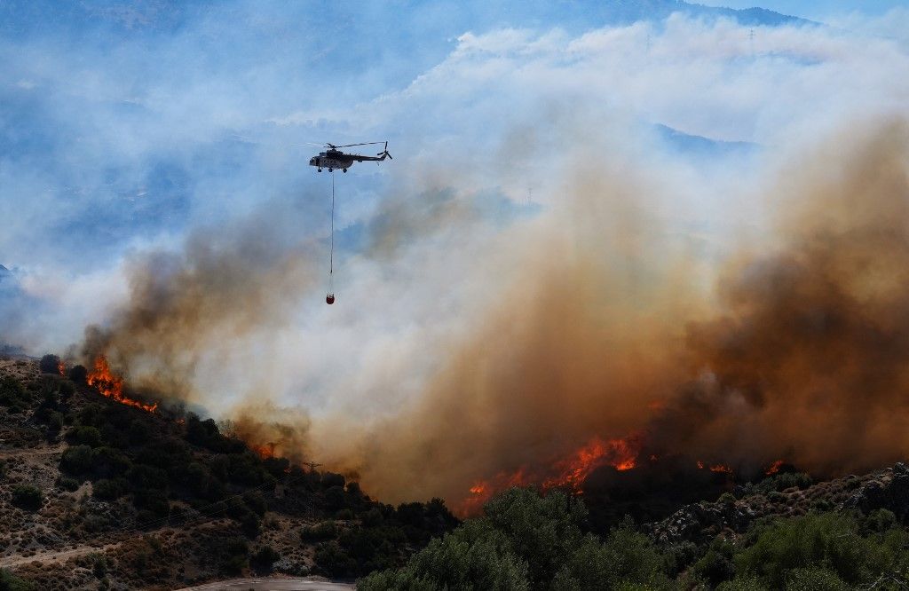 Efforts continue to combat forest fires in Izmir
Tűz