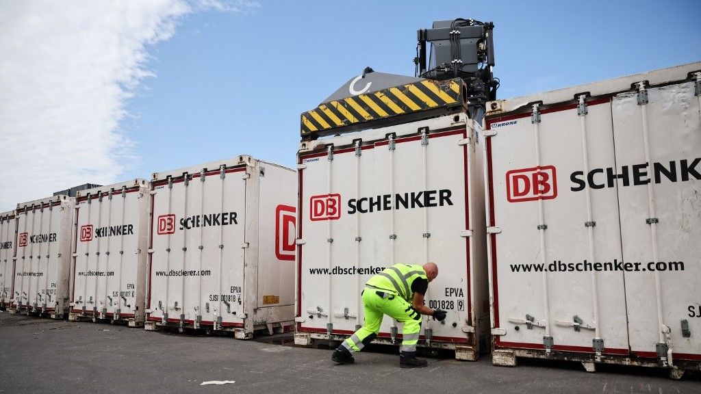 privatizáció DB Schenker in the Port of Hamburg