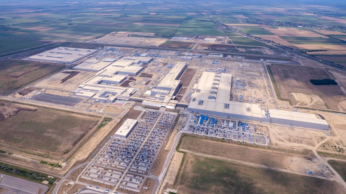 Szinte kész a debreceni BMW-gyár – képeken a monumentális épületkomplexum