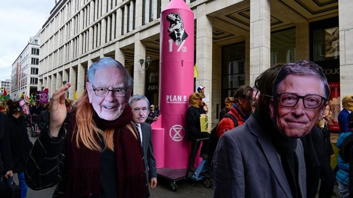 Warren Buffett egy hatalmas készpénzhegy tetején ül és nem tud mit kezdeni vele