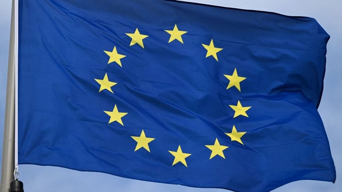Kétely és remény közé szorítják az eurót az új adatok, a forint is Amerikára vár